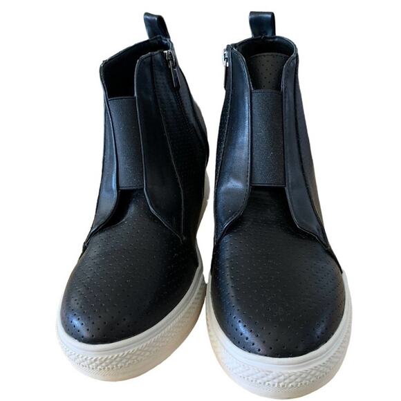 WANTED woman’s black booties ankle boots side zip perforated size 10 - Picture 1 of 8